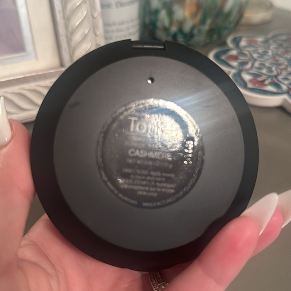 Younique foundation. - Picture 3 of 6